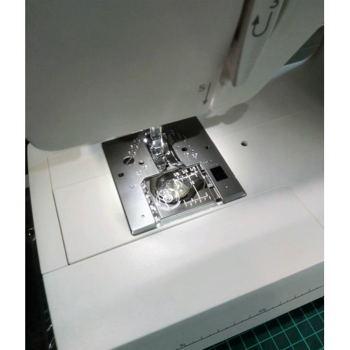 Швейная машина Janome Clio 320