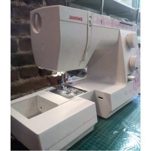 Швейная машина Janome Clio 325