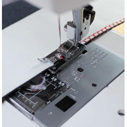 Лапка оверлочная узкая G Janome 200-132-008